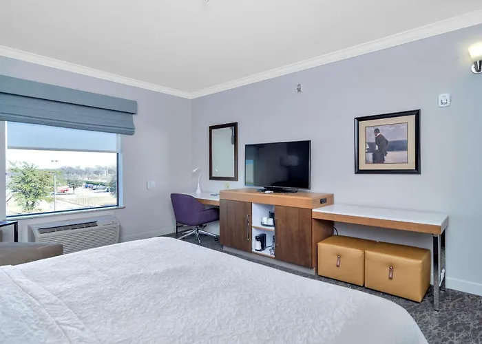 Hampton & Worth-fossil Creek Hotel
