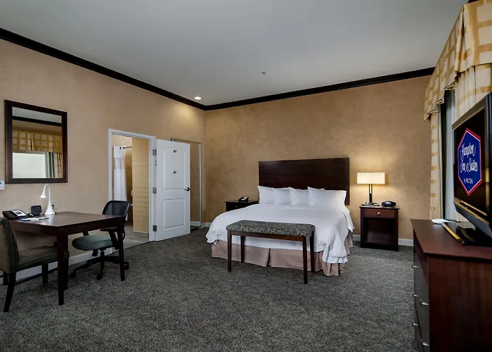 Hampton & Worth-fossil Creek Hotel