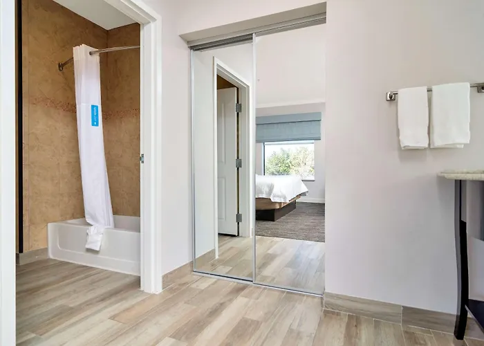 Hampton & Worth-fossil Creek Hotel 3*